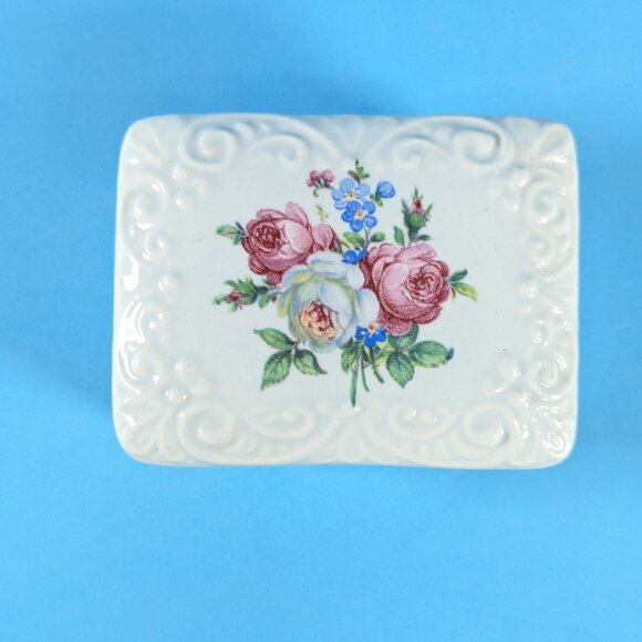 Floral porcelain trinket box, romantic jewelry storage box - Picture 2 of 7